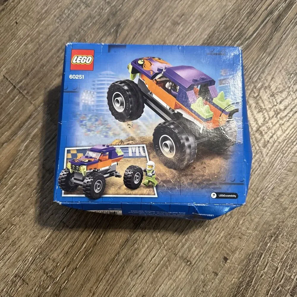 Lego City MONSTER TRUCK 60251 New Retired Damaged Box